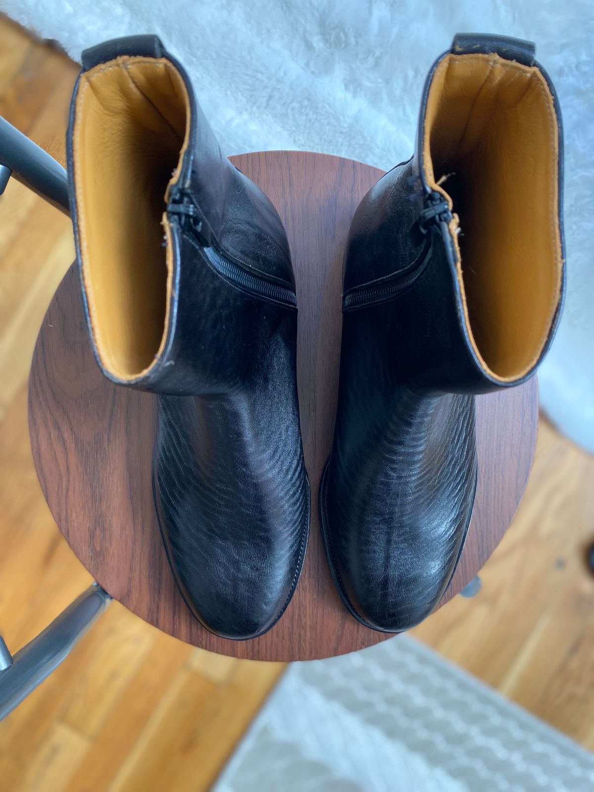 Photo by Behethan on October 9, 2023 of the Viberg Herald in Shinki Black Oiled Horsebutt.
