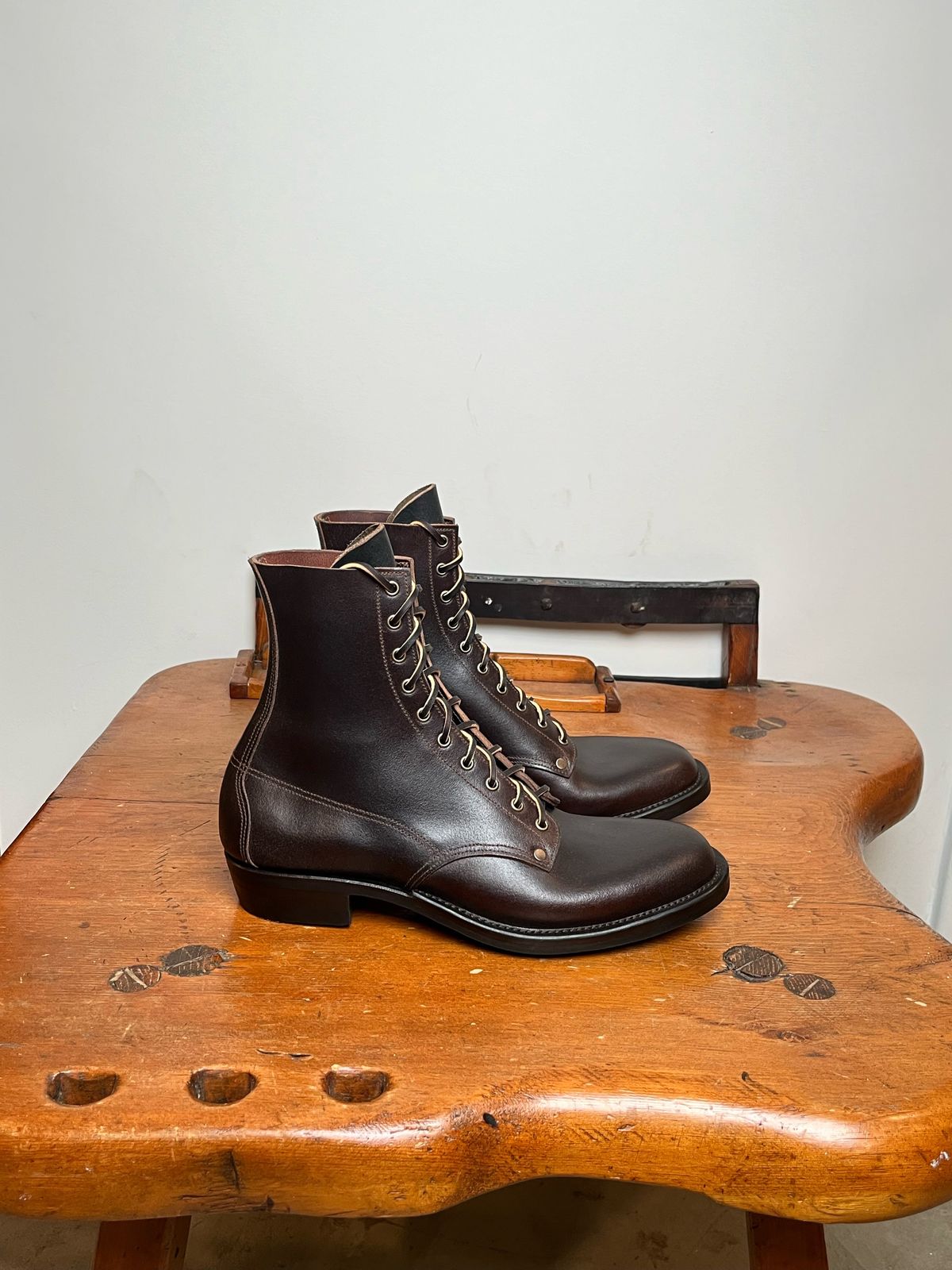 Photo by Behethan on October 1, 2024 of the NF Bootmaker Belmont Boot in Horween Brown Courtland Chromexcel.