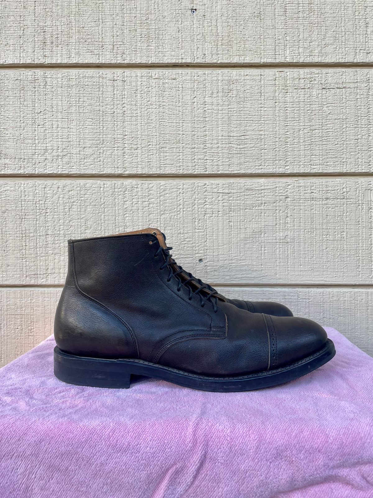 Photo by grantsyourguy on November 9, 2023 of the Viberg Service Boot BCT in Black Camel.