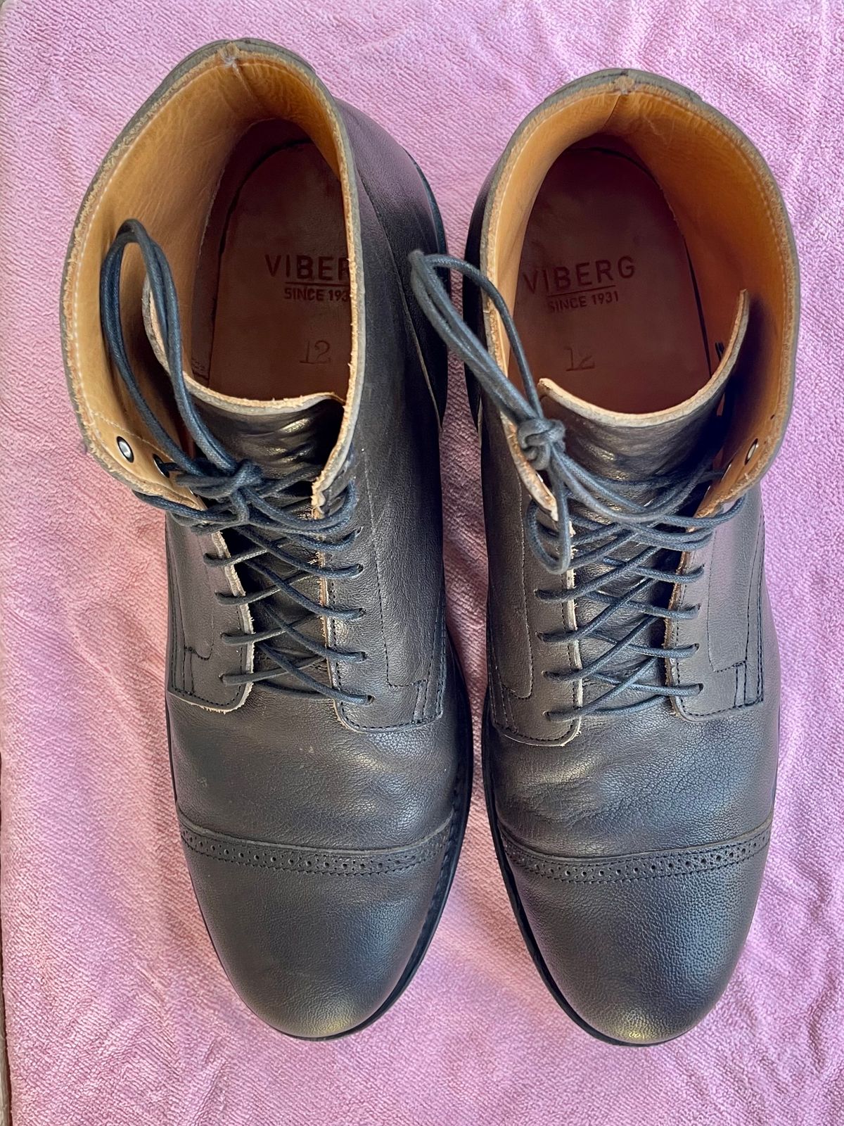 Photo by grantsyourguy on November 9, 2023 of the Viberg Service Boot BCT in Black Camel.