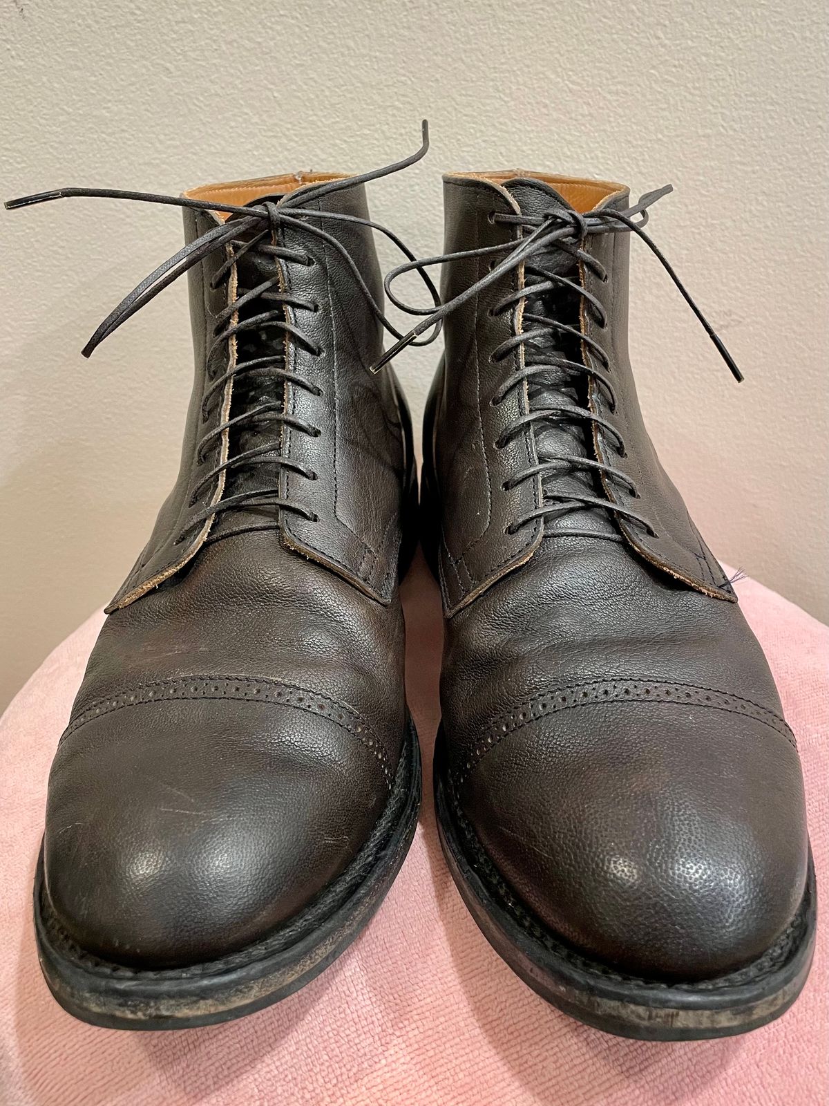 Photo by grantsyourguy on January 6, 2024 of the Viberg Service Boot BCT in Black Camel.