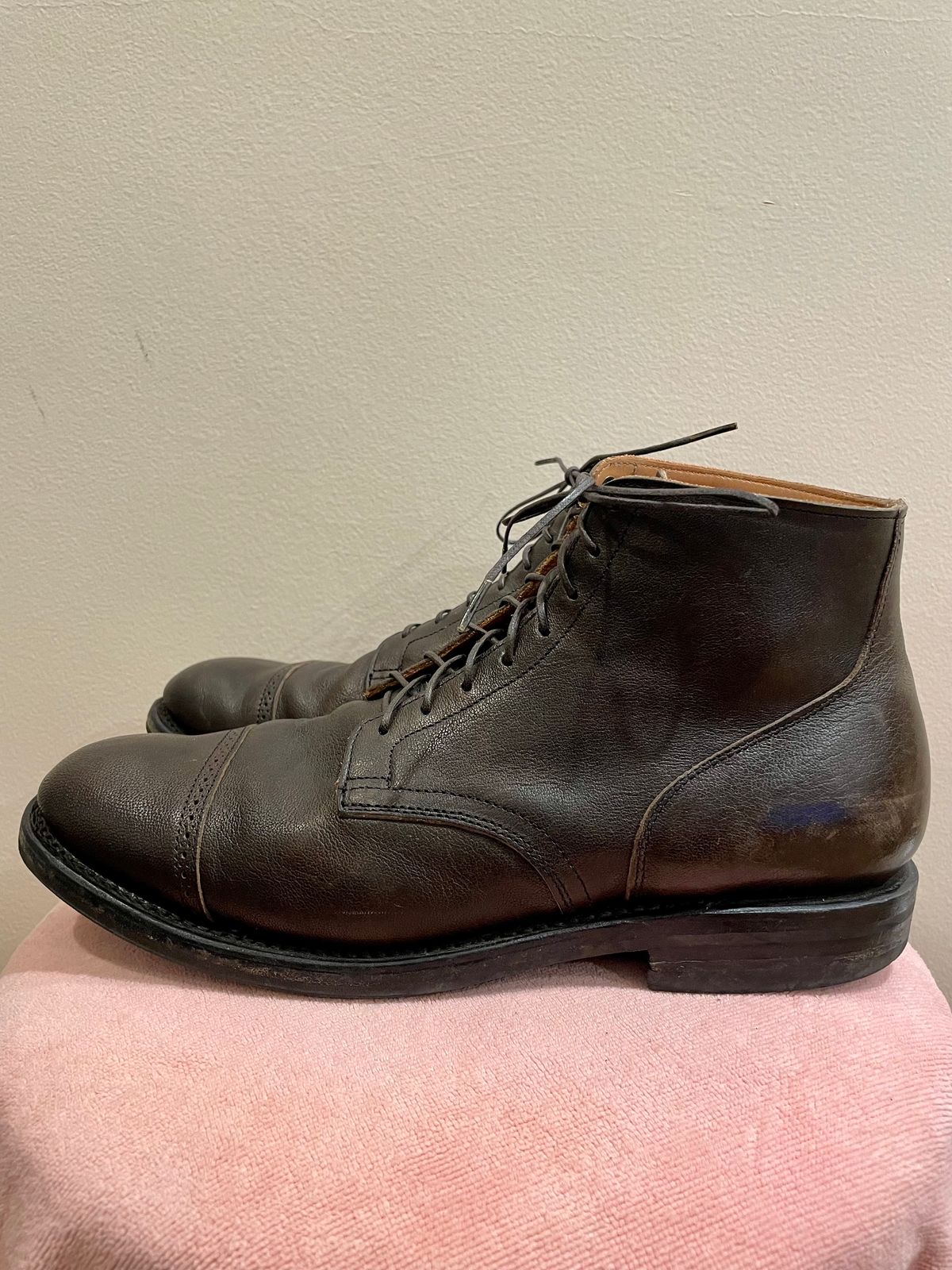 Photo by grantsyourguy on January 6, 2024 of the Viberg Service Boot BCT in Black Camel.