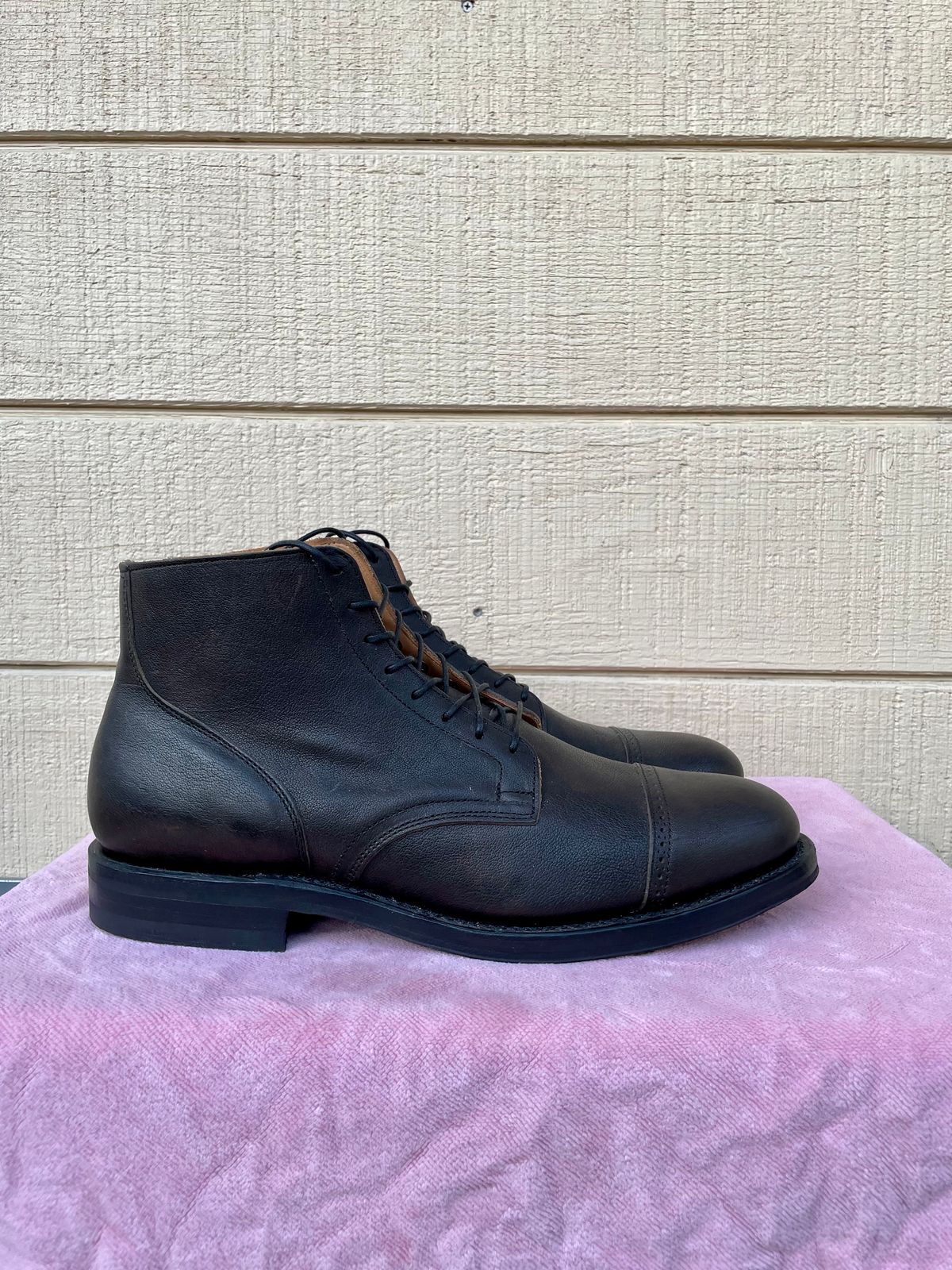 Photo by grantsyourguy on October 11, 2023 of the Viberg Service Boot BCT in Black Camel.