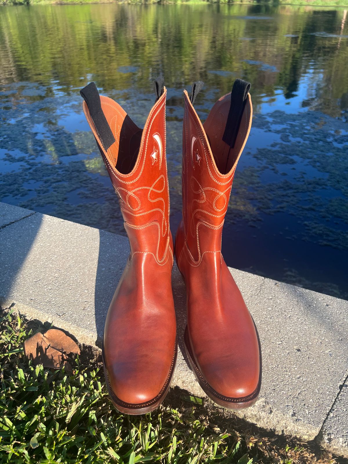 Photo by Thebootbum on November 5, 2024 of the Clinch Cowboy Boots in Brown-Overdyed Horsebutt.