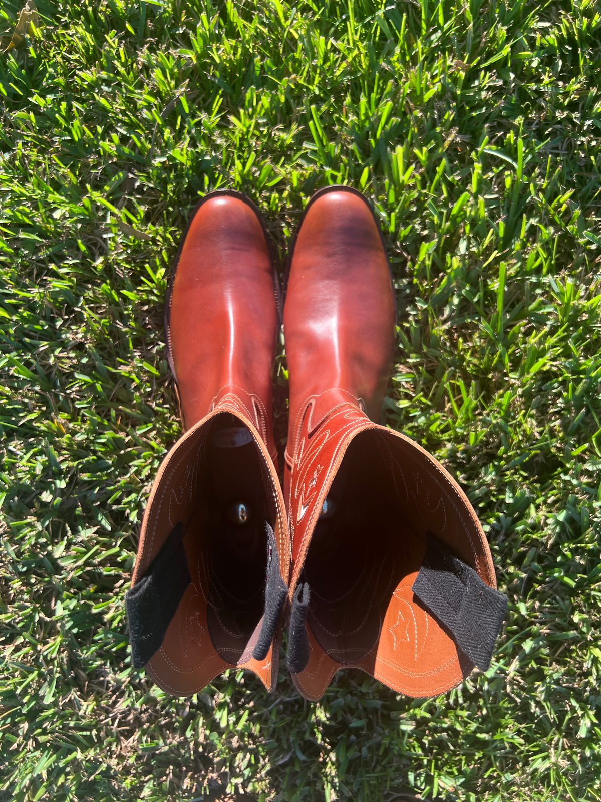 Photo by Thebootbum on November 5, 2024 of the Clinch Cowboy Boots in Brown-Overdyed Horsebutt.