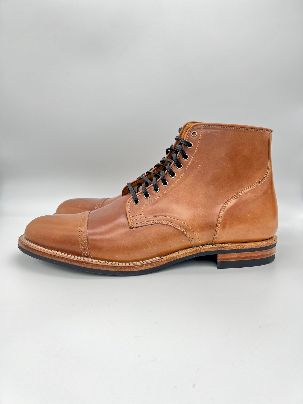 Photo by Thebootbum on October 5, 2022 of the Viberg Service Boot BCT in Horween Natural Shell Cordovan.