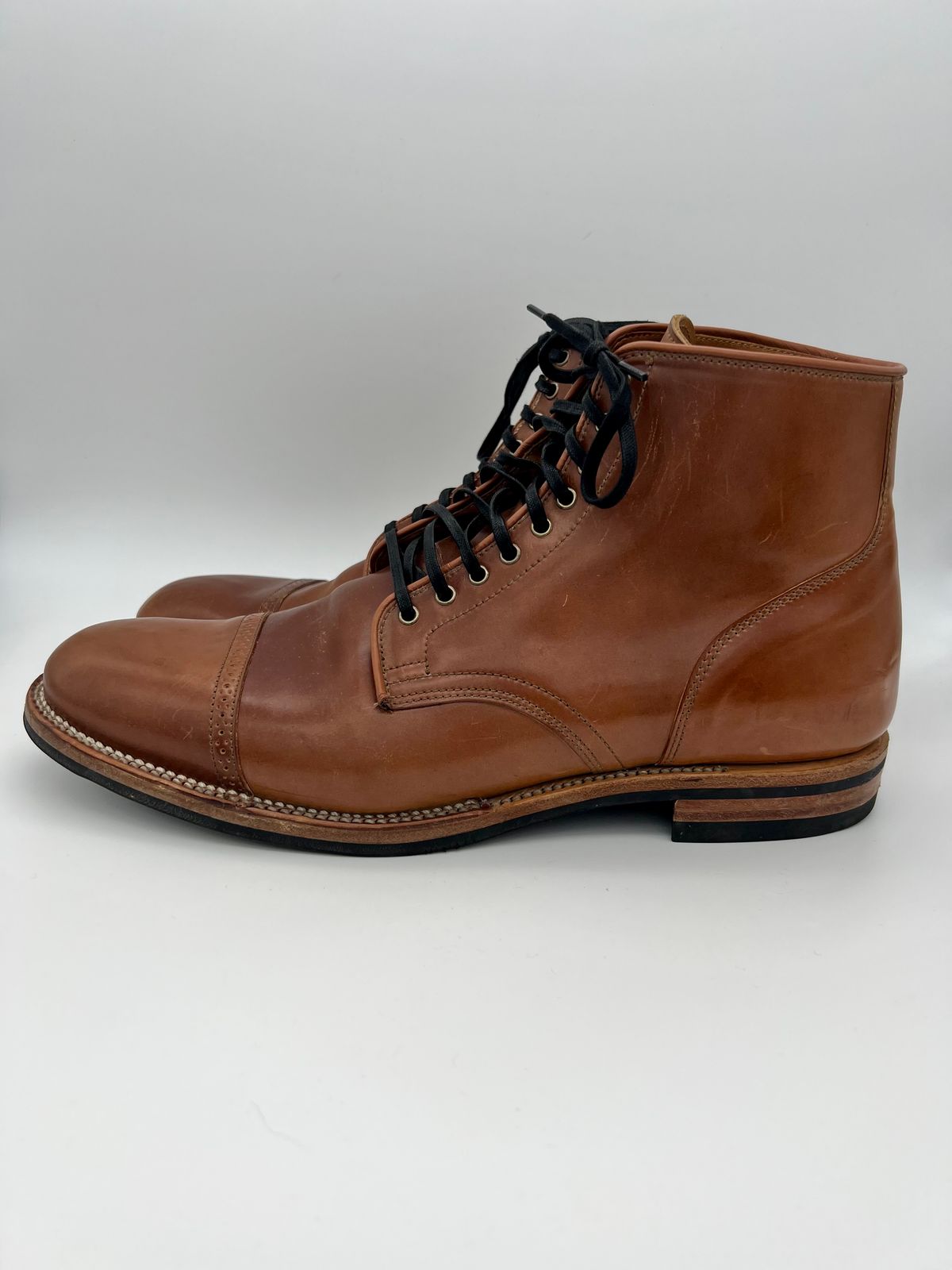 Photo by Thebootbum on November 6, 2022 of the Viberg Service Boot BCT in Horween Natural Shell Cordovan.