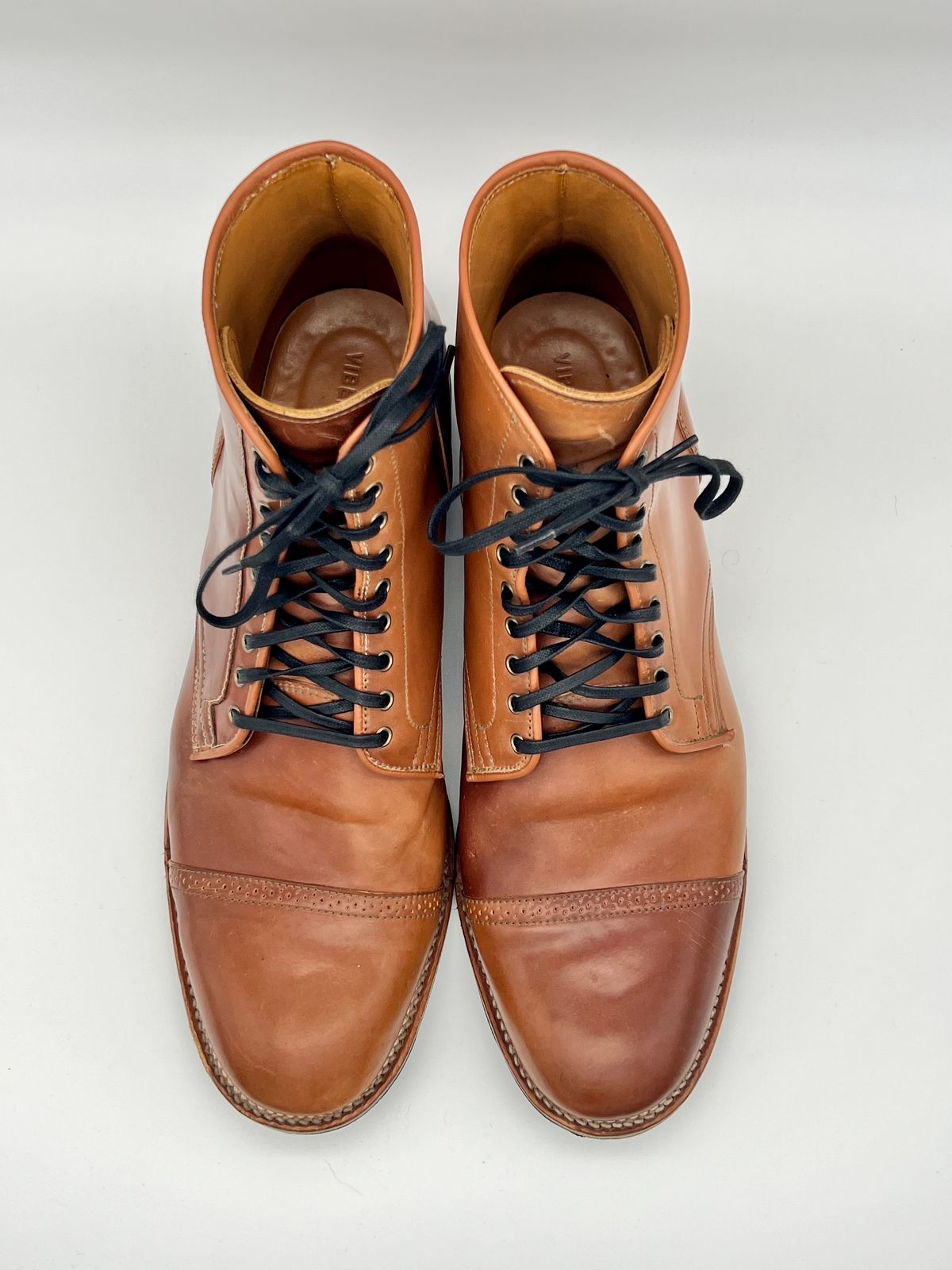 Photo by Thebootbum on November 6, 2022 of the Viberg Service Boot BCT in Horween Natural Shell Cordovan.