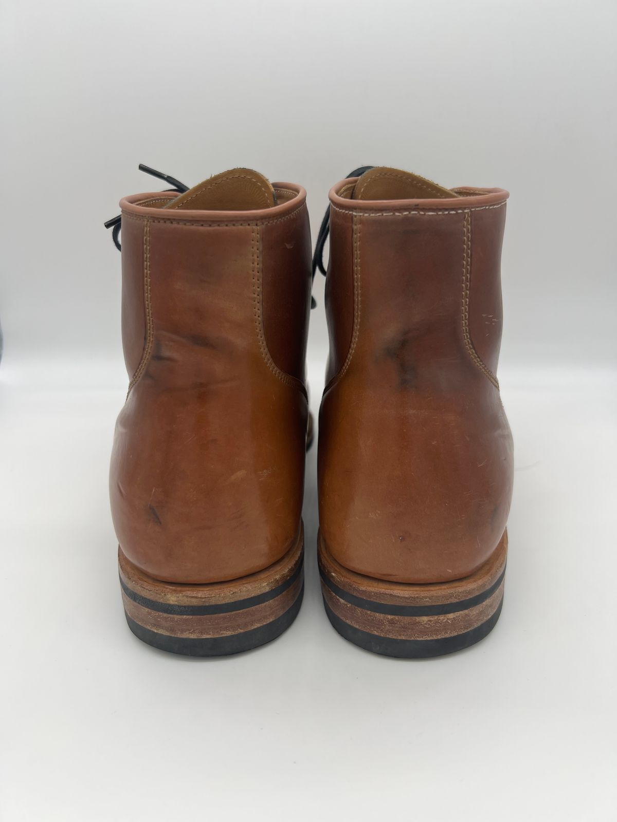 Photo by Thebootbum on January 6, 2023 of the Viberg Service Boot BCT in Horween Natural Shell Cordovan.