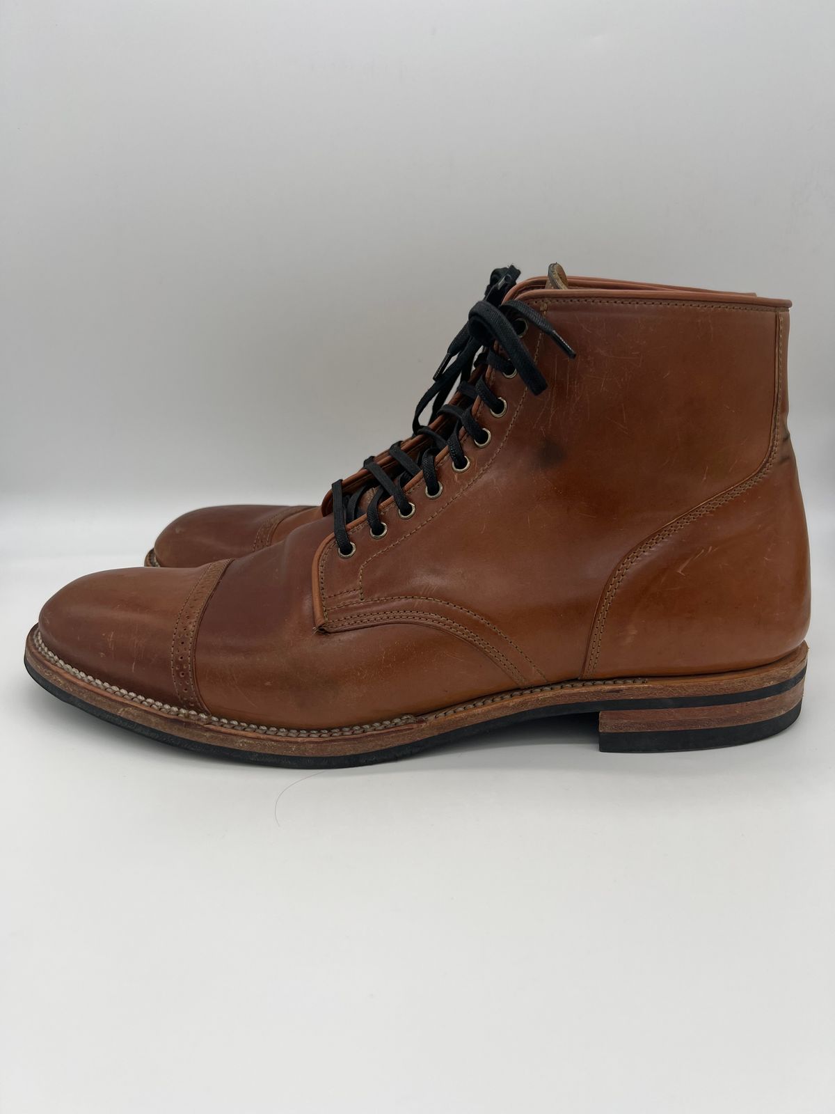 Photo by Thebootbum on January 6, 2023 of the Viberg Service Boot BCT in Horween Natural Shell Cordovan.