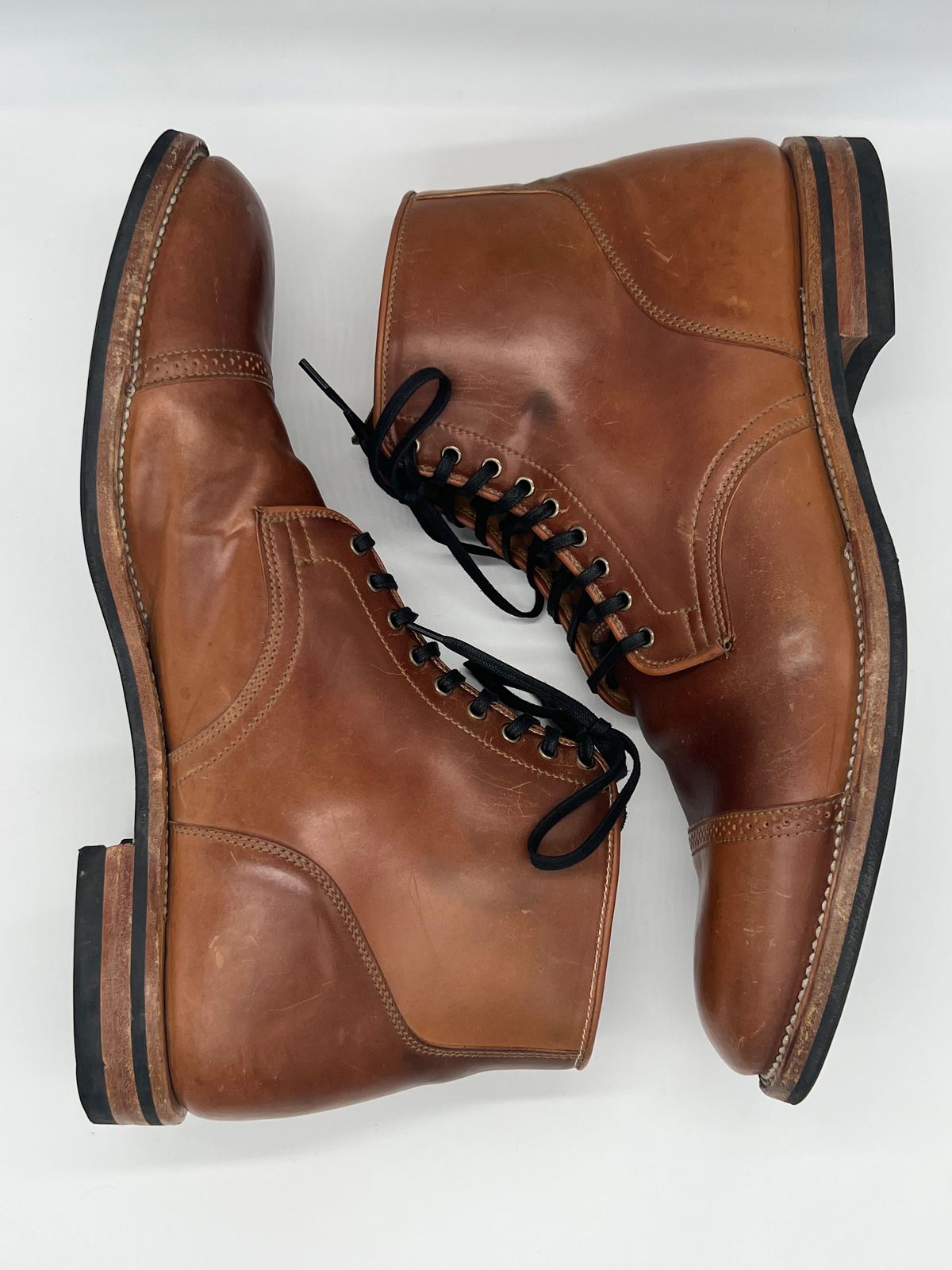 Photo by Thebootbum on January 6, 2023 of the Viberg Service Boot BCT in Horween Natural Shell Cordovan.