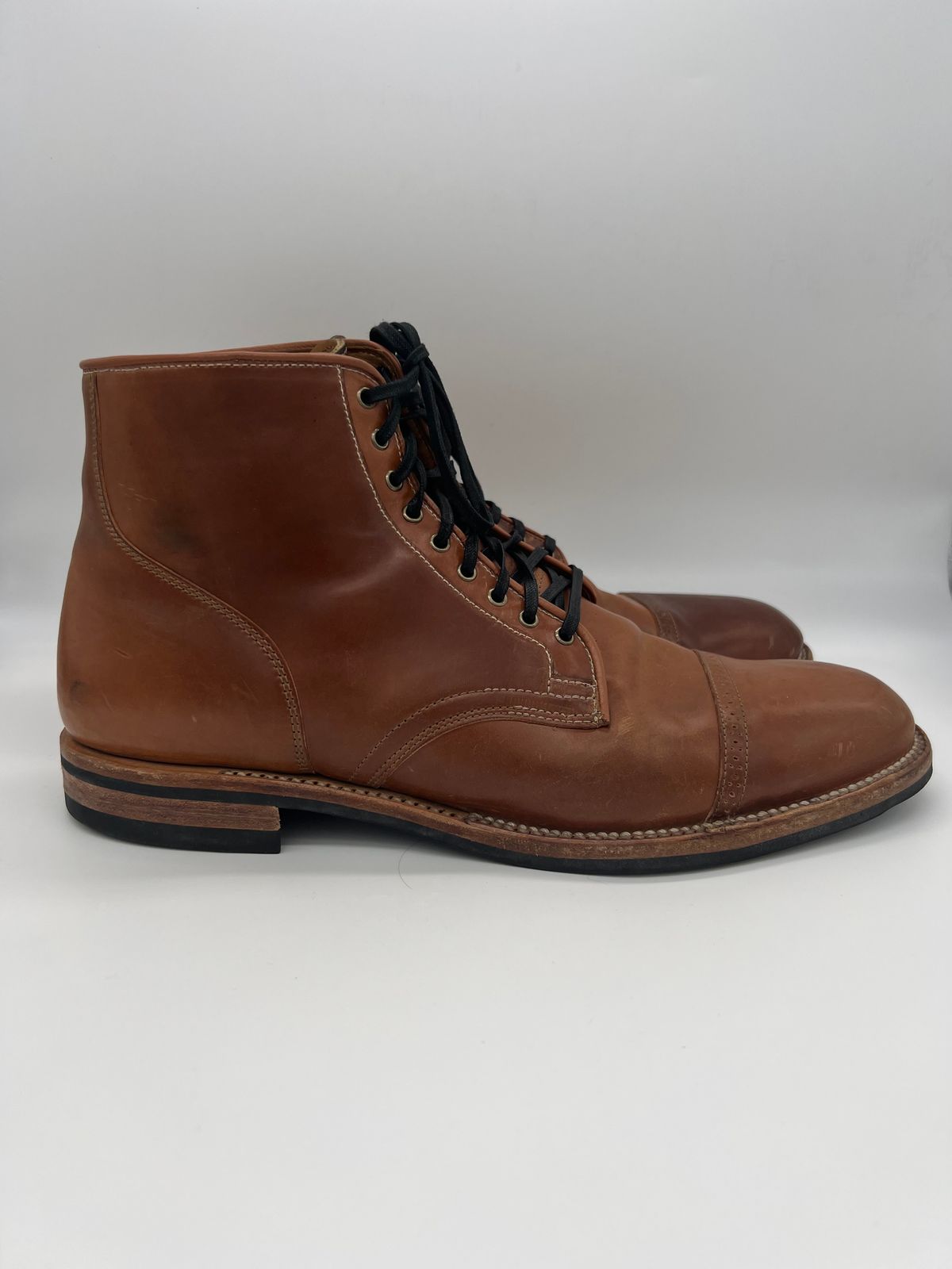 Photo by Thebootbum on January 6, 2023 of the Viberg Service Boot BCT in Horween Natural Shell Cordovan.