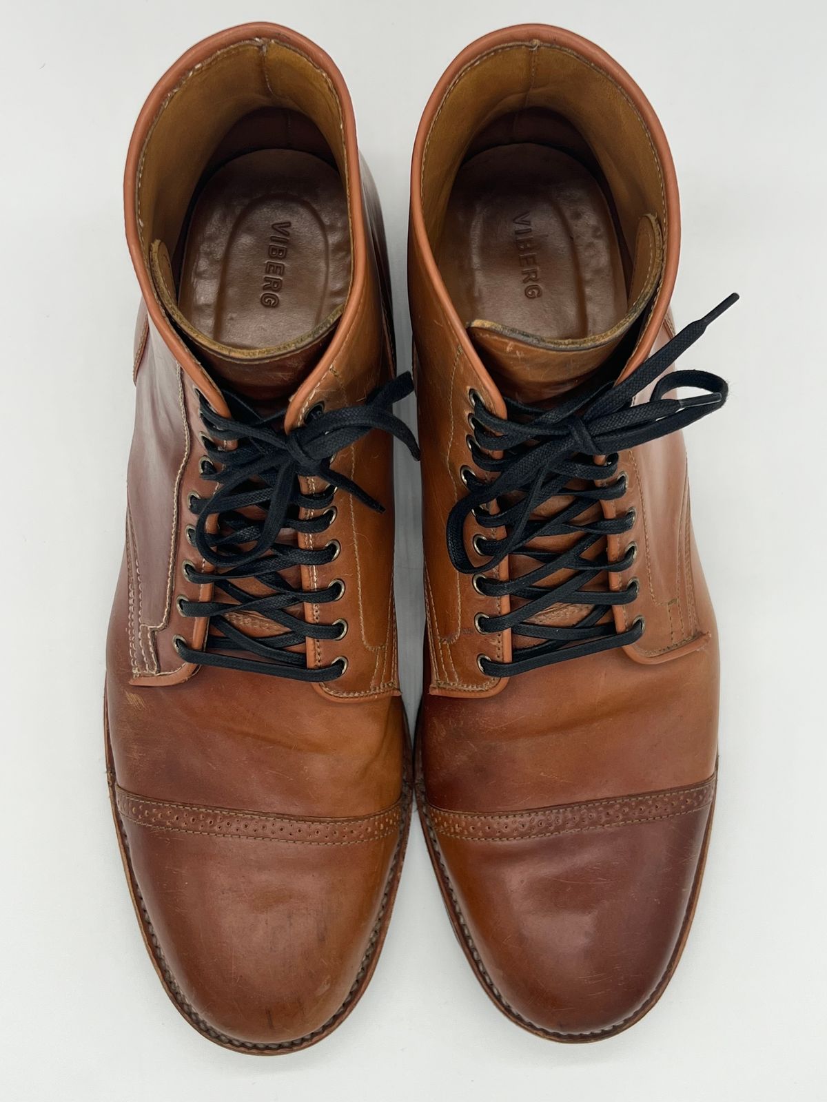 Photo by Thebootbum on January 6, 2023 of the Viberg Service Boot BCT in Horween Natural Shell Cordovan.