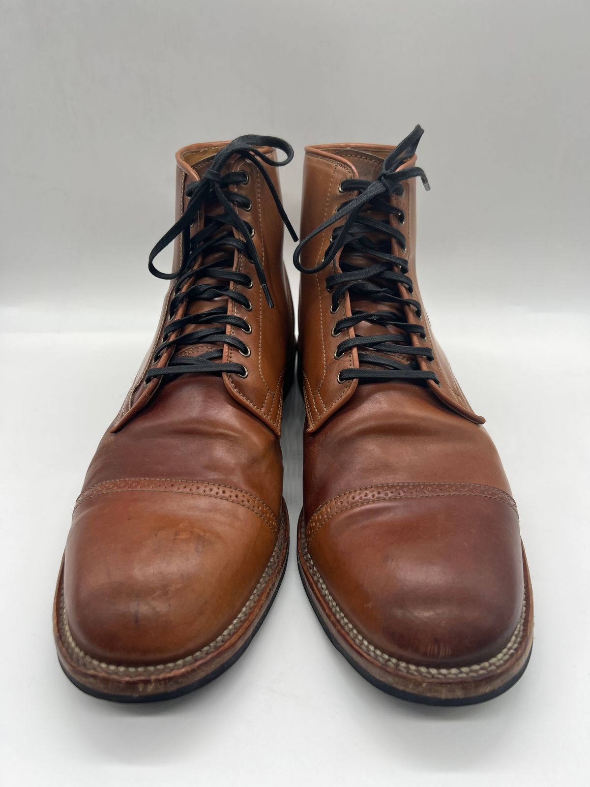 Photo by Thebootbum on February 6, 2023 of the Viberg Service Boot BCT in Horween Natural Shell Cordovan.