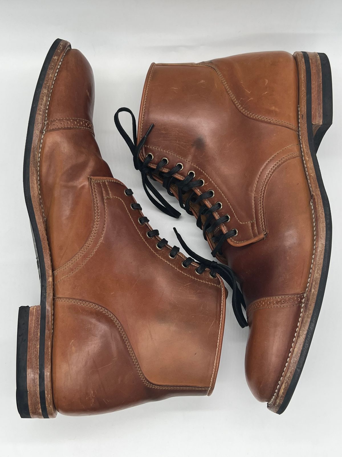 Photo by Thebootbum on February 6, 2023 of the Viberg Service Boot BCT in Horween Natural Shell Cordovan.