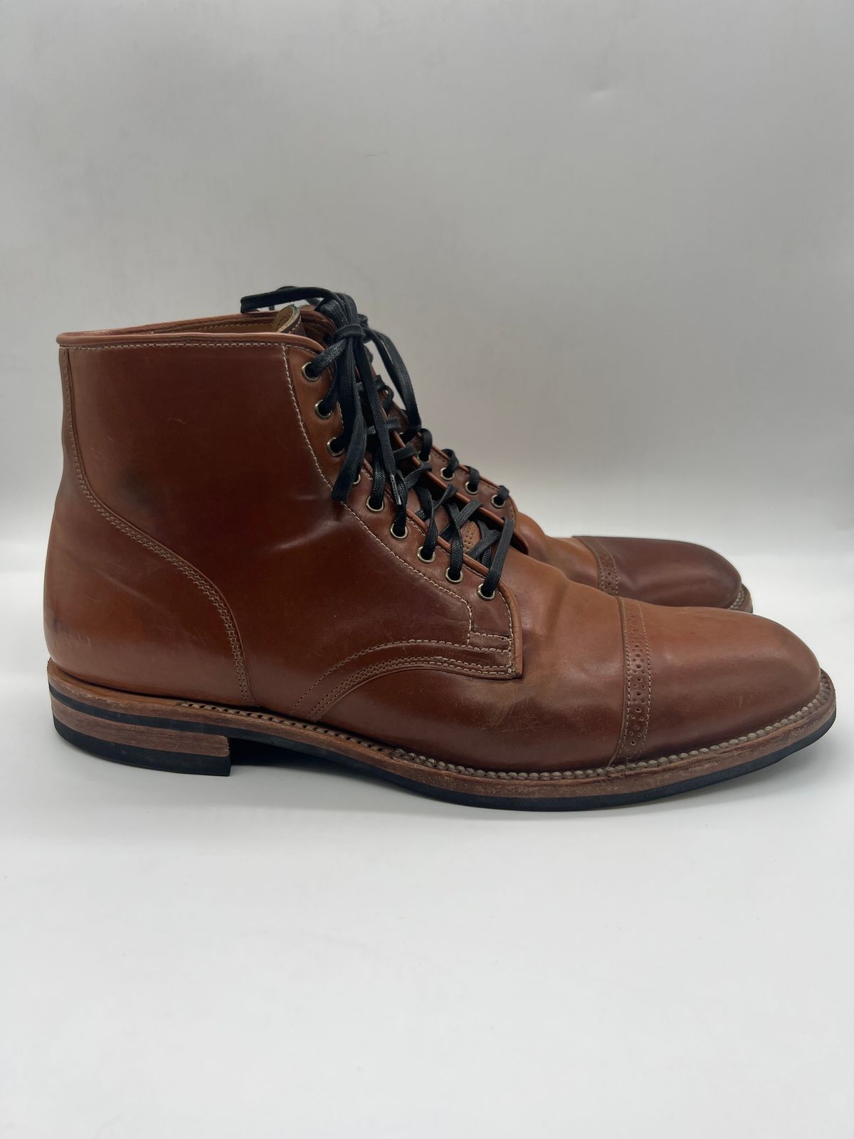 Photo by Thebootbum on February 6, 2023 of the Viberg Service Boot BCT in Horween Natural Shell Cordovan.