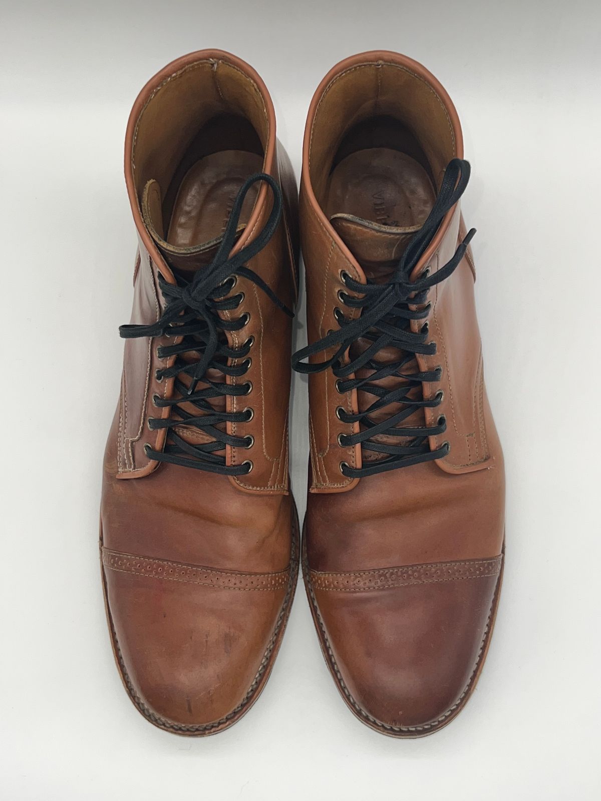 Photo by Thebootbum on February 6, 2023 of the Viberg Service Boot BCT in Horween Natural Shell Cordovan.