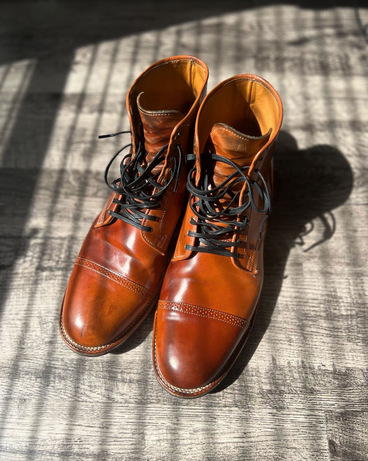 Photo by Thebootbum on February 19, 2023 of the Viberg Service Boot BCT in Horween Natural Shell Cordovan.