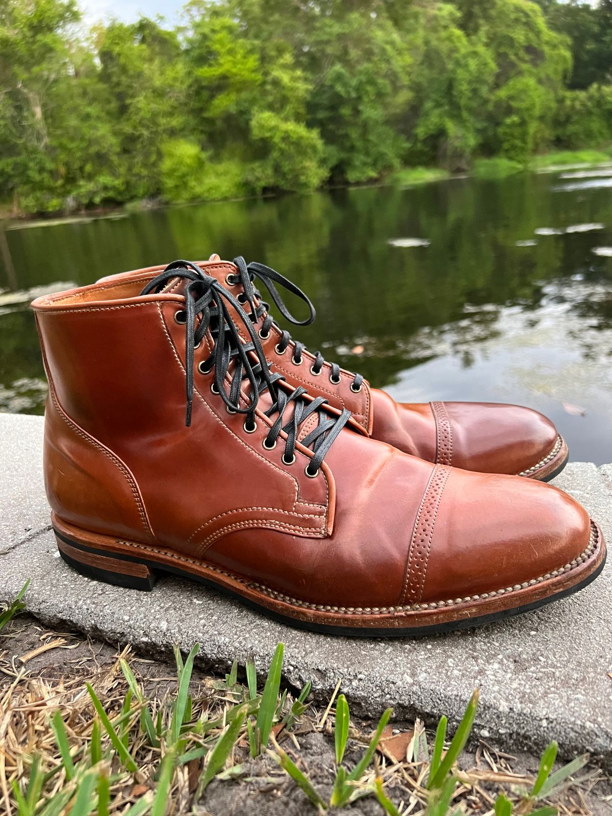 Photo by Thebootbum on April 6, 2023 of the Viberg Service Boot BCT in Horween Natural Shell Cordovan.