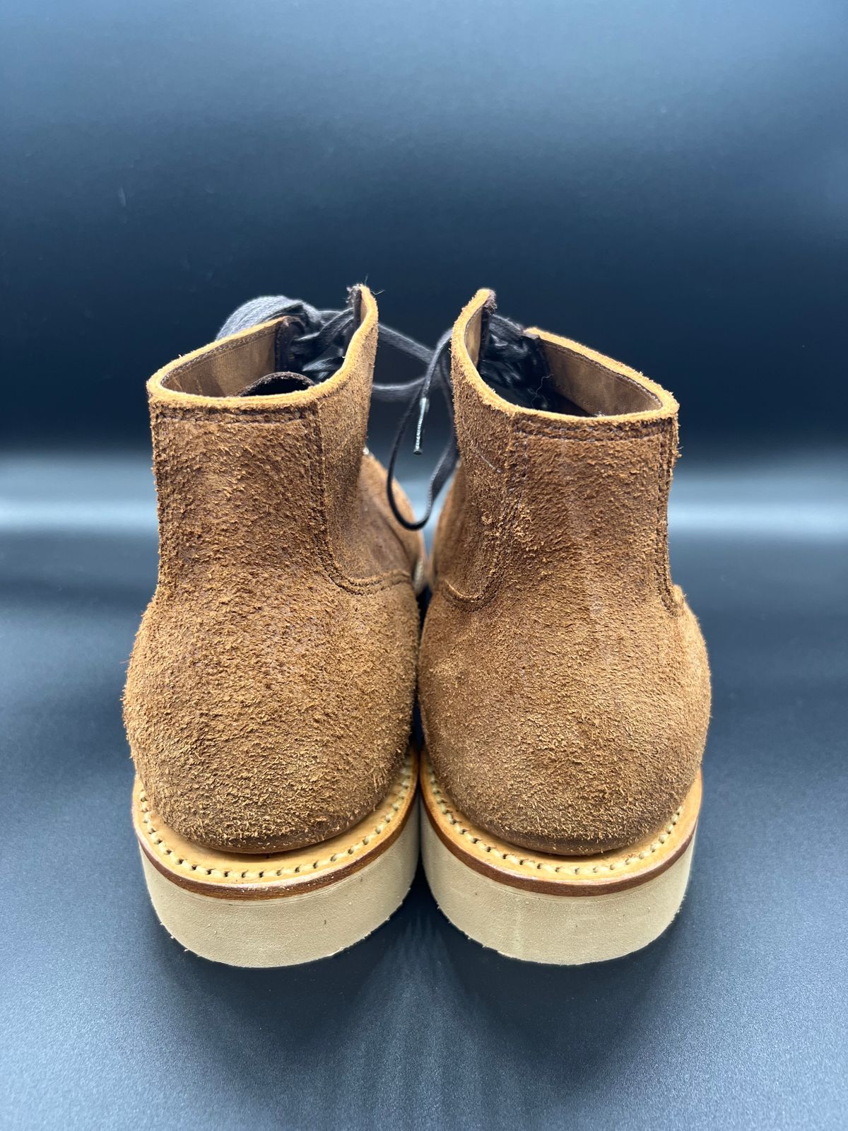 Photo by Thebootbum on October 3, 2023 of the Viberg Service Boot in Seidel Aged Bark Roughout.