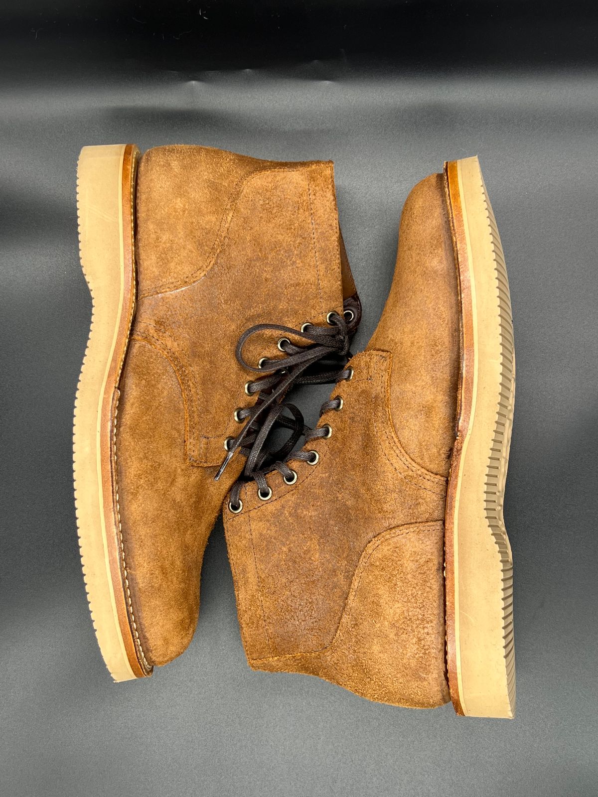 Photo by Thebootbum on October 3, 2023 of the Viberg Service Boot in Seidel Aged Bark Roughout.