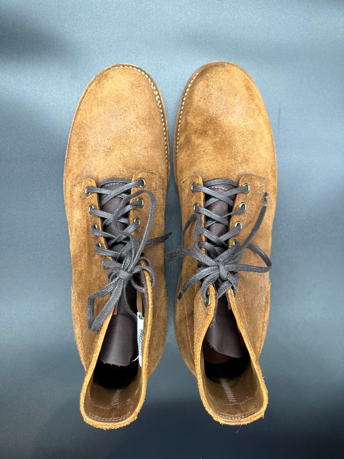 Photo by Thebootbum on October 3, 2023 of the Viberg Service Boot in Seidel Aged Bark Roughout.