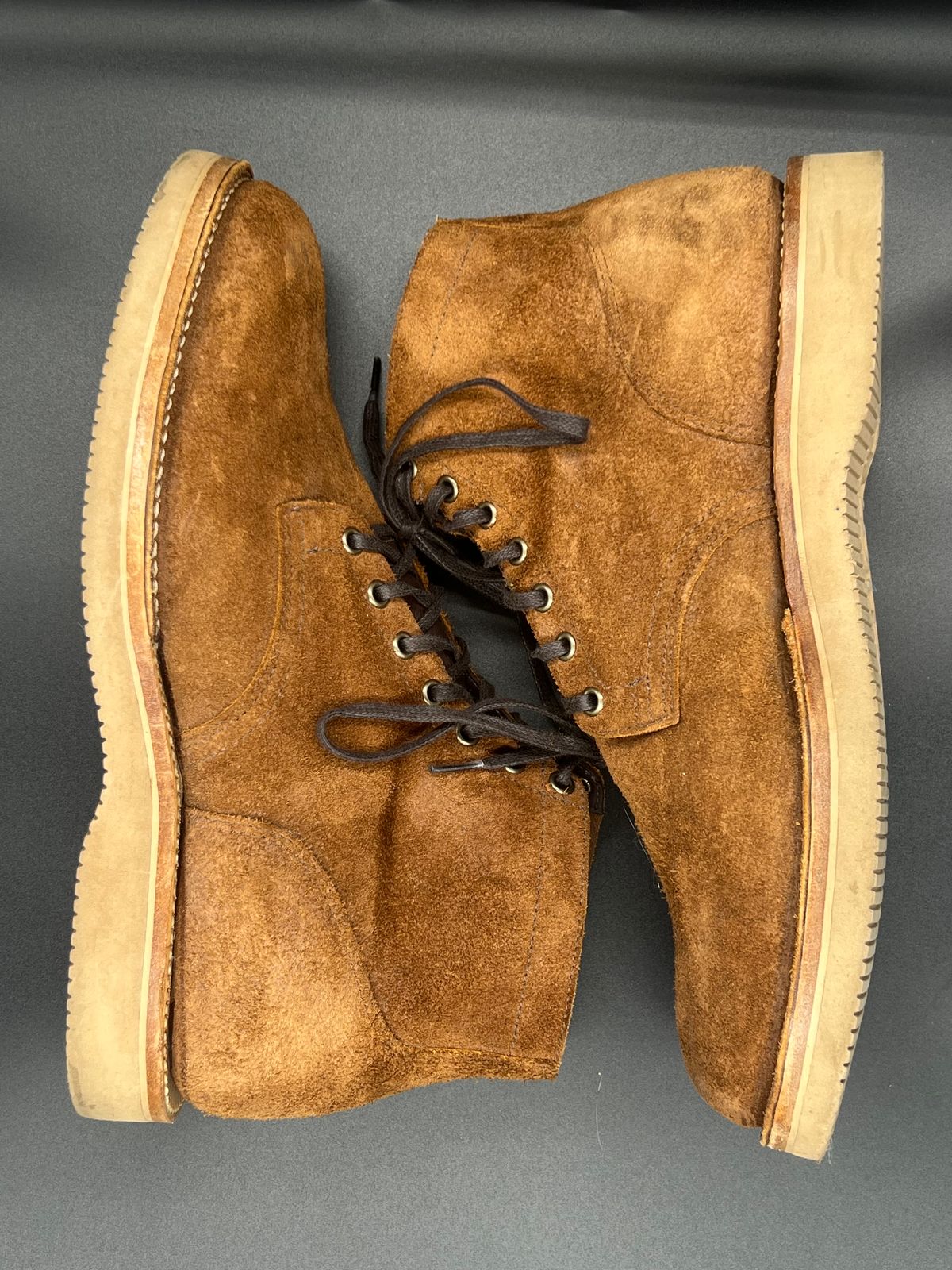Photo by Thebootbum on November 6, 2023 of the Viberg Service Boot in Seidel Aged Bark Roughout.