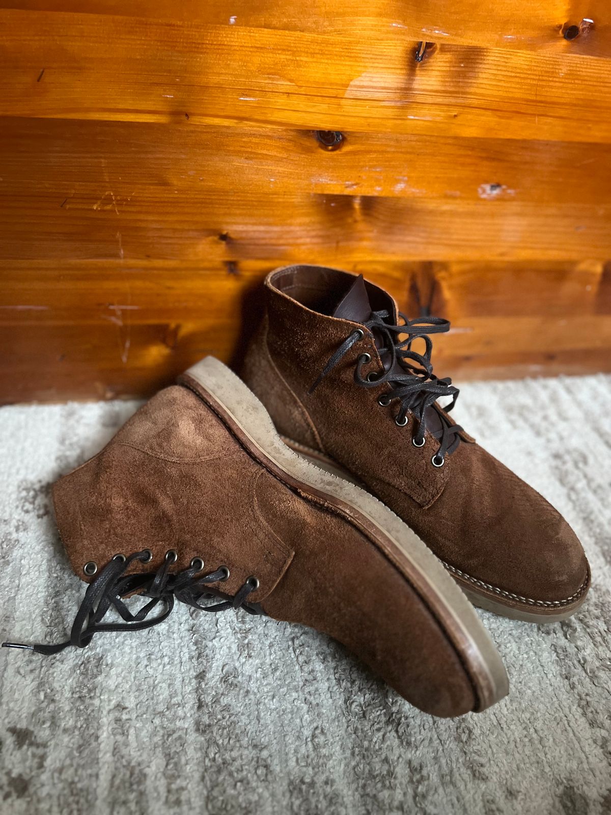 Photo by Thebootbum on December 4, 2023 of the Viberg Service Boot in Seidel Aged Bark Roughout.