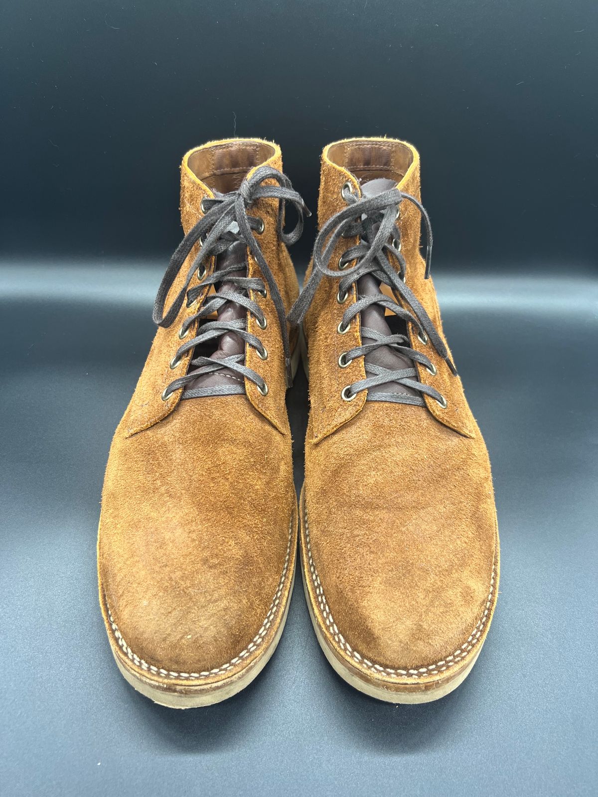 Photo by Thebootbum on December 4, 2023 of the Viberg Service Boot in Seidel Aged Bark Roughout.