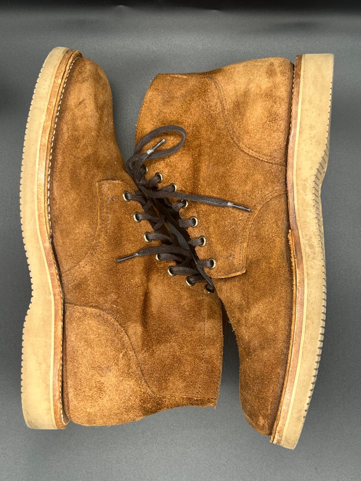 Photo by Thebootbum on December 4, 2023 of the Viberg Service Boot in Seidel Aged Bark Roughout.