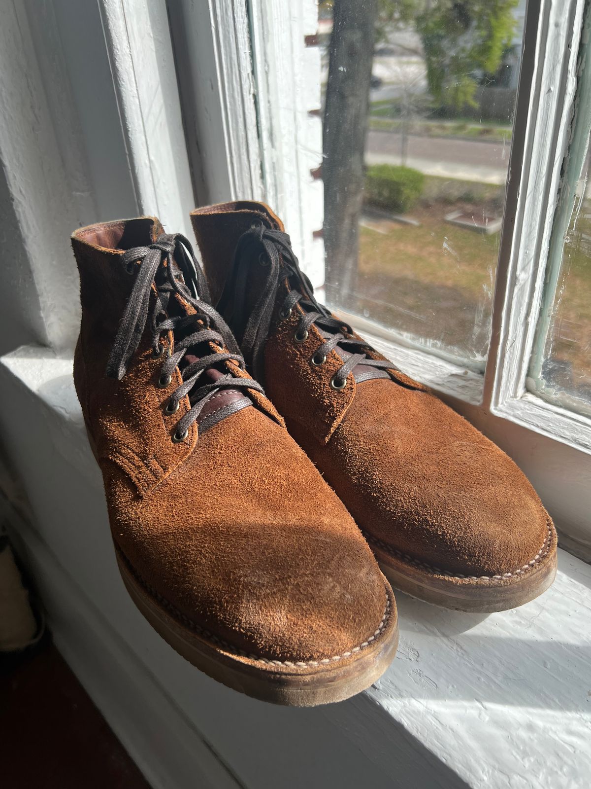 Photo by Thebootbum on March 6, 2024 of the Viberg Service Boot in Seidel Aged Bark Roughout.