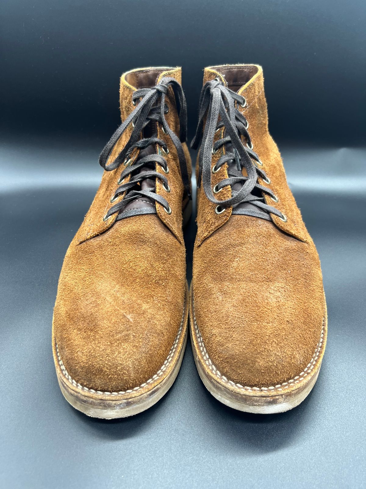 Photo by Thebootbum on March 6, 2024 of the Viberg Service Boot in Seidel Aged Bark Roughout.