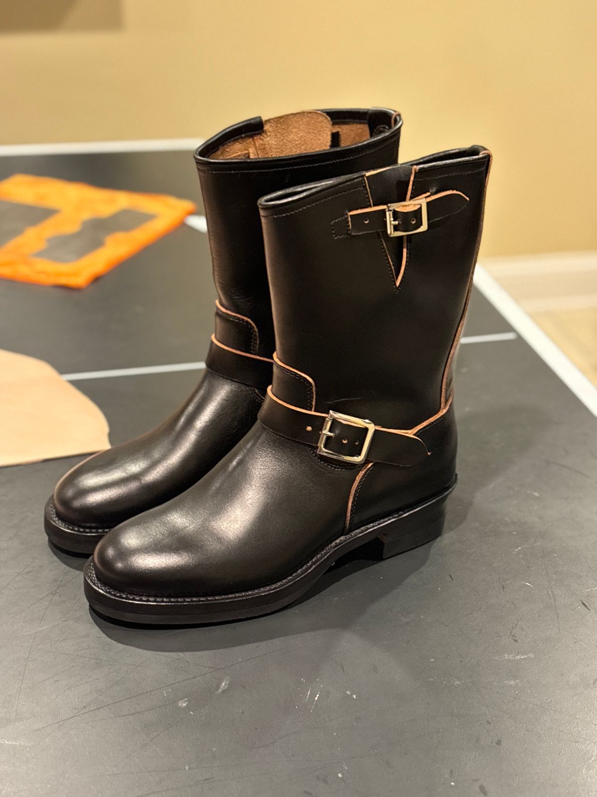Photo by anatomyworkshop on January 23, 2024 of the Ray Kwok 34501 in Black Teacore Cowhide.