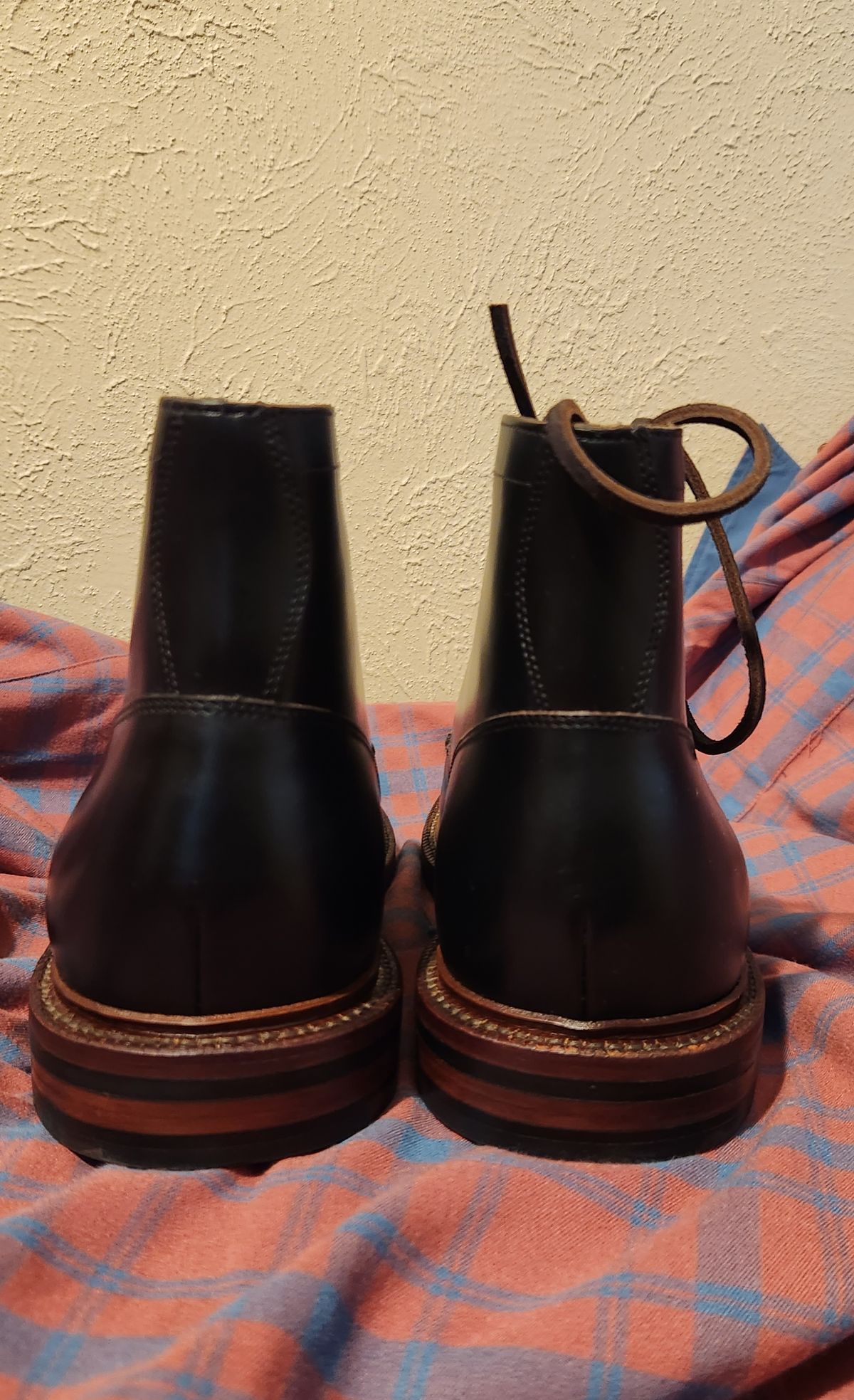 Photo by bluebinturong on October 29, 2023 of the Grant Stone Ottawa Boot in Horween Black Chromexcel.