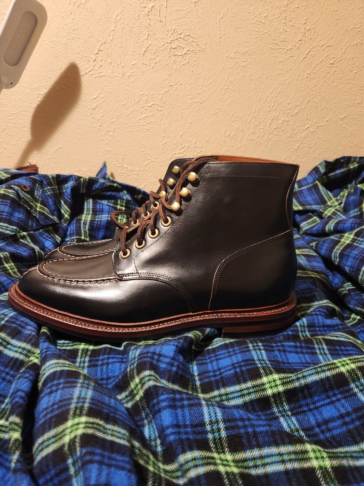 Photo by bluebinturong on November 4, 2023 of the Grant Stone Ottawa Boot in Horween Black Chromexcel.
