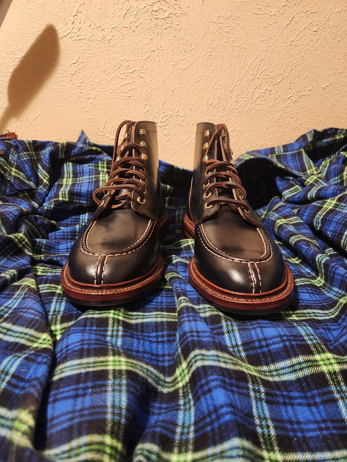Photo by bluebinturong on November 4, 2023 of the Grant Stone Ottawa Boot in Horween Black Chromexcel.