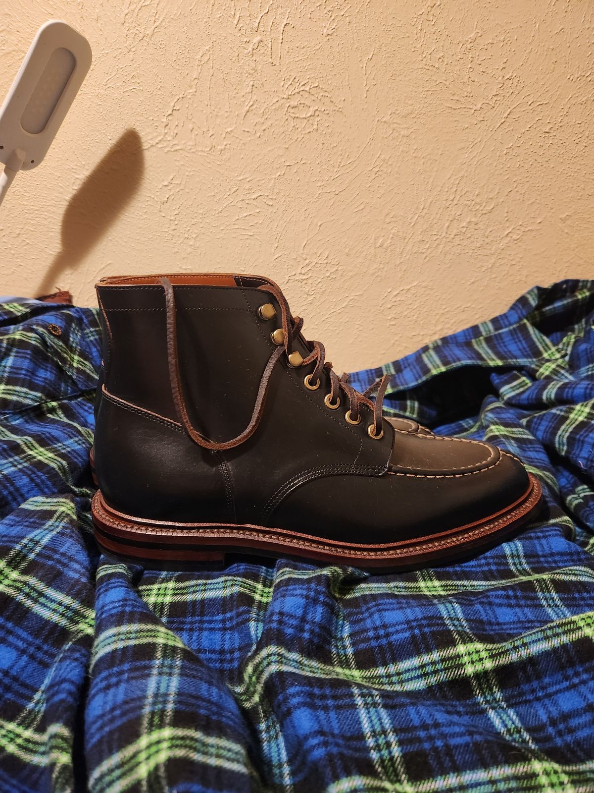 Photo by bluebinturong on November 4, 2023 of the Grant Stone Ottawa Boot in Horween Black Chromexcel.