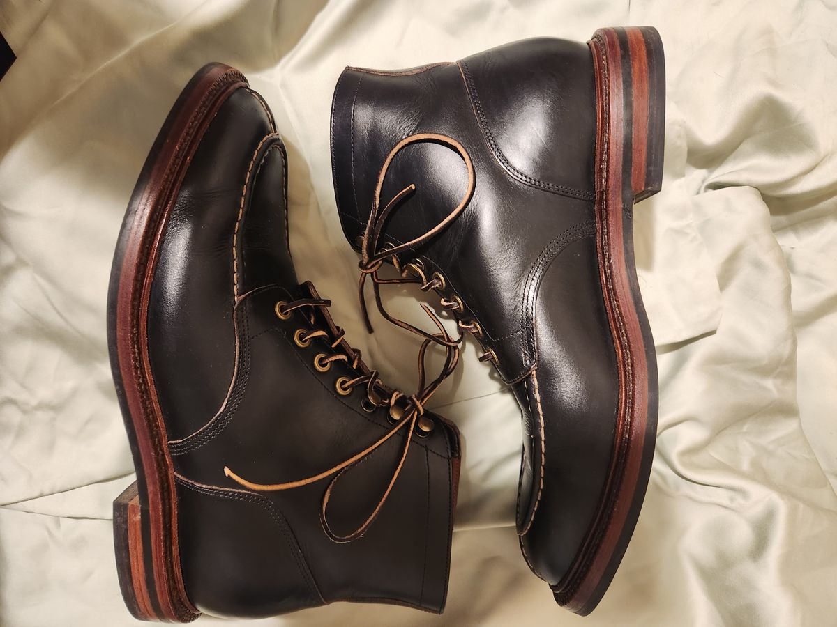 Photo by bluebinturong on December 5, 2023 of the Grant Stone Ottawa Boot in Horween Black Chromexcel.