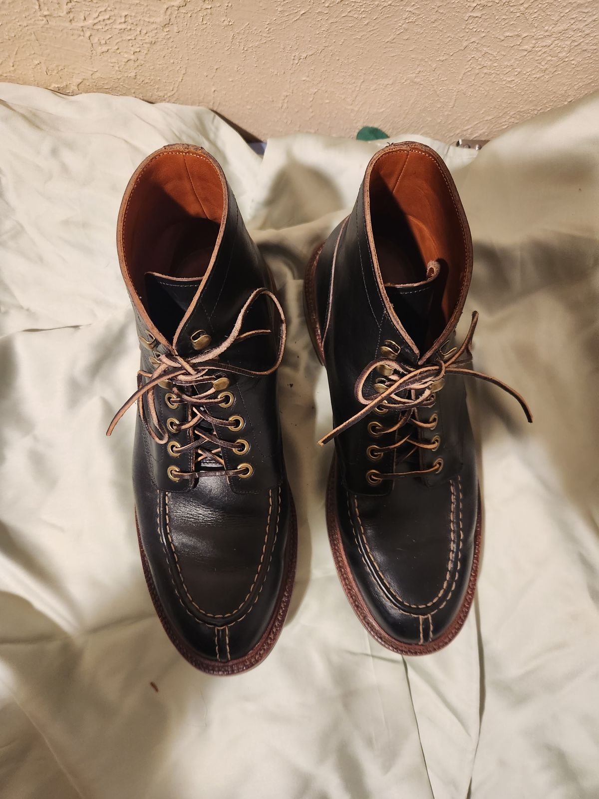 Photo by bluebinturong on December 5, 2023 of the Grant Stone Ottawa Boot in Horween Black Chromexcel.
