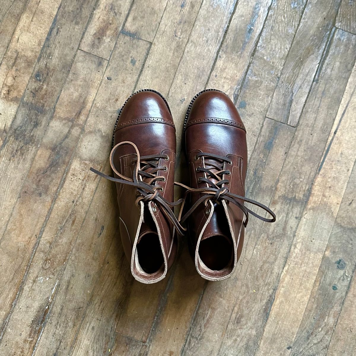 Photo by cordoman on November 4, 2022 of the Viberg Service Boot BCT in Horween Walnut Cypress.