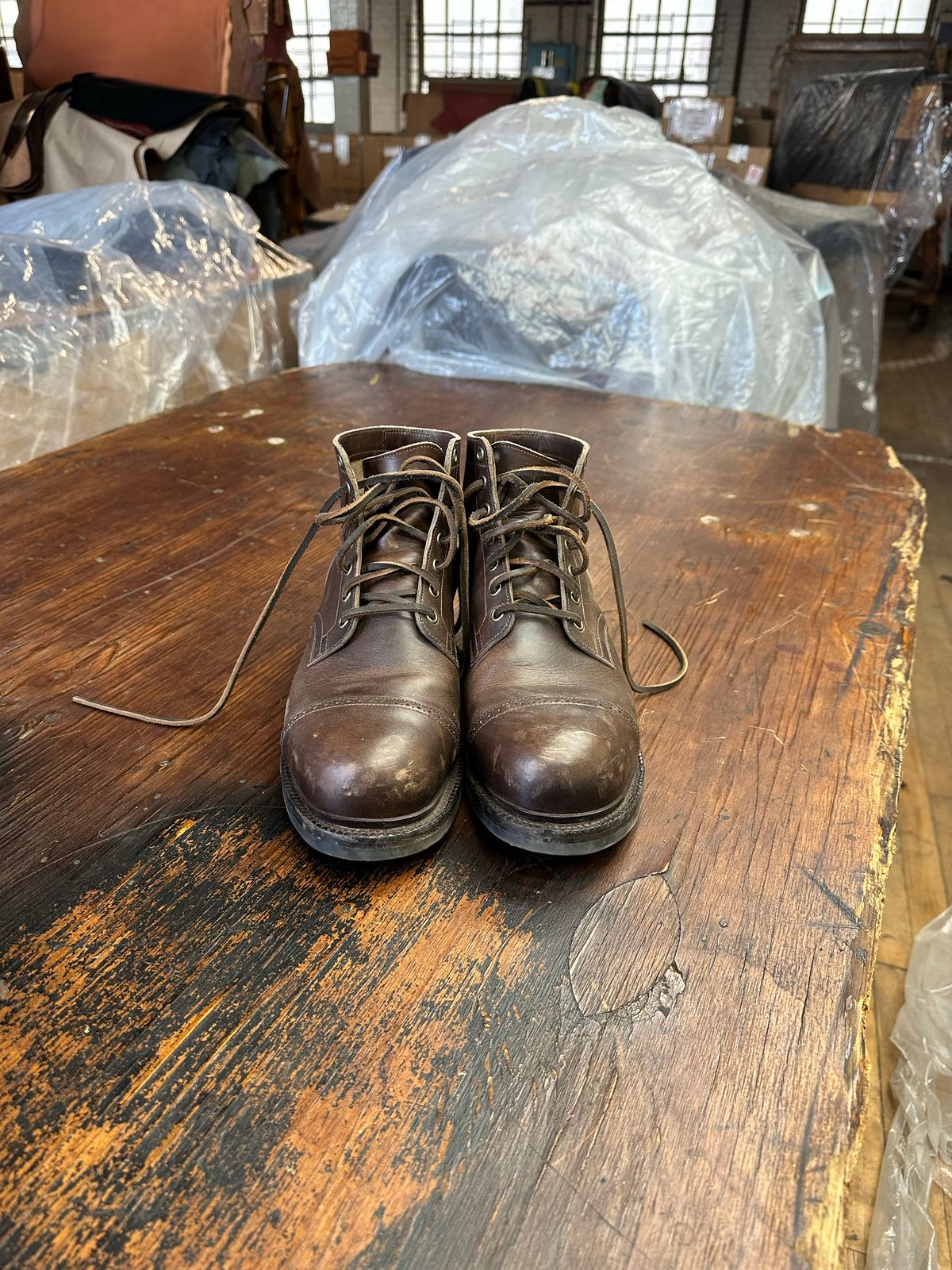 Photo by cordoman on December 2, 2022 of the Viberg Service Boot BCT in Horween Walnut Cypress.