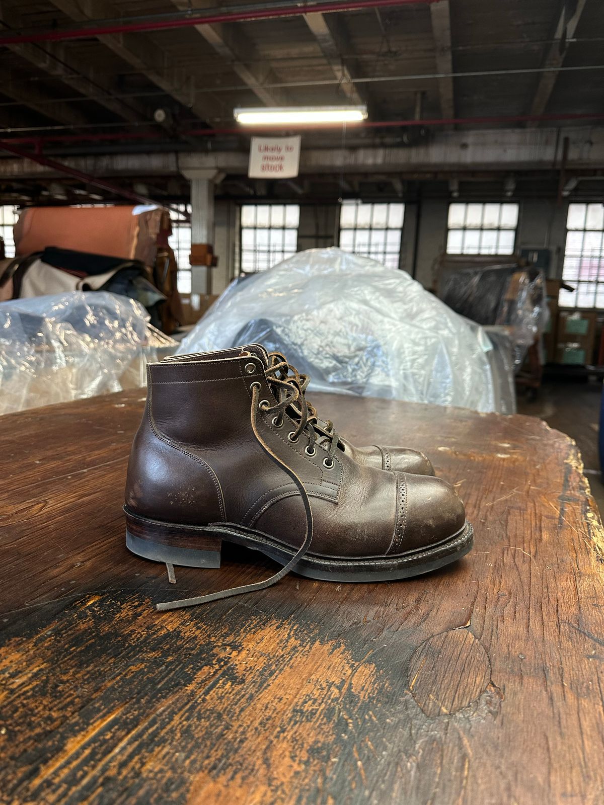 Photo by cordoman on December 2, 2022 of the Viberg Service Boot BCT in Horween Walnut Cypress.