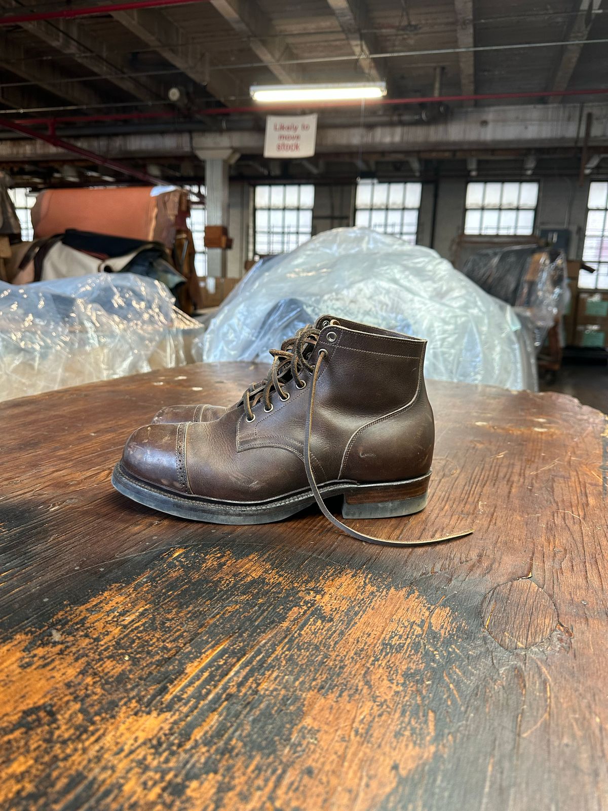 Photo by cordoman on December 2, 2022 of the Viberg Service Boot BCT in Horween Walnut Cypress.