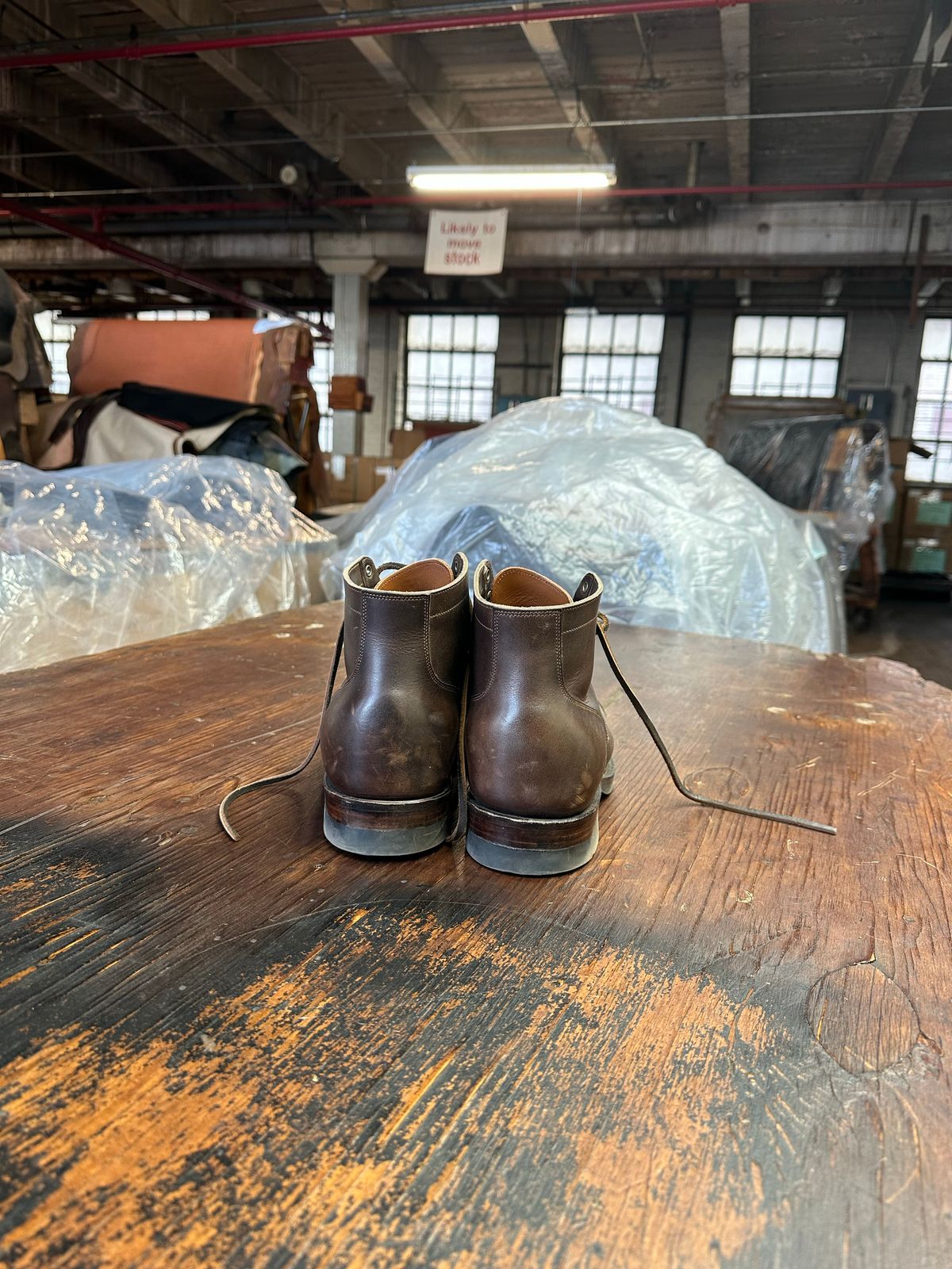 Photo by cordoman on December 2, 2022 of the Viberg Service Boot BCT in Horween Walnut Cypress.