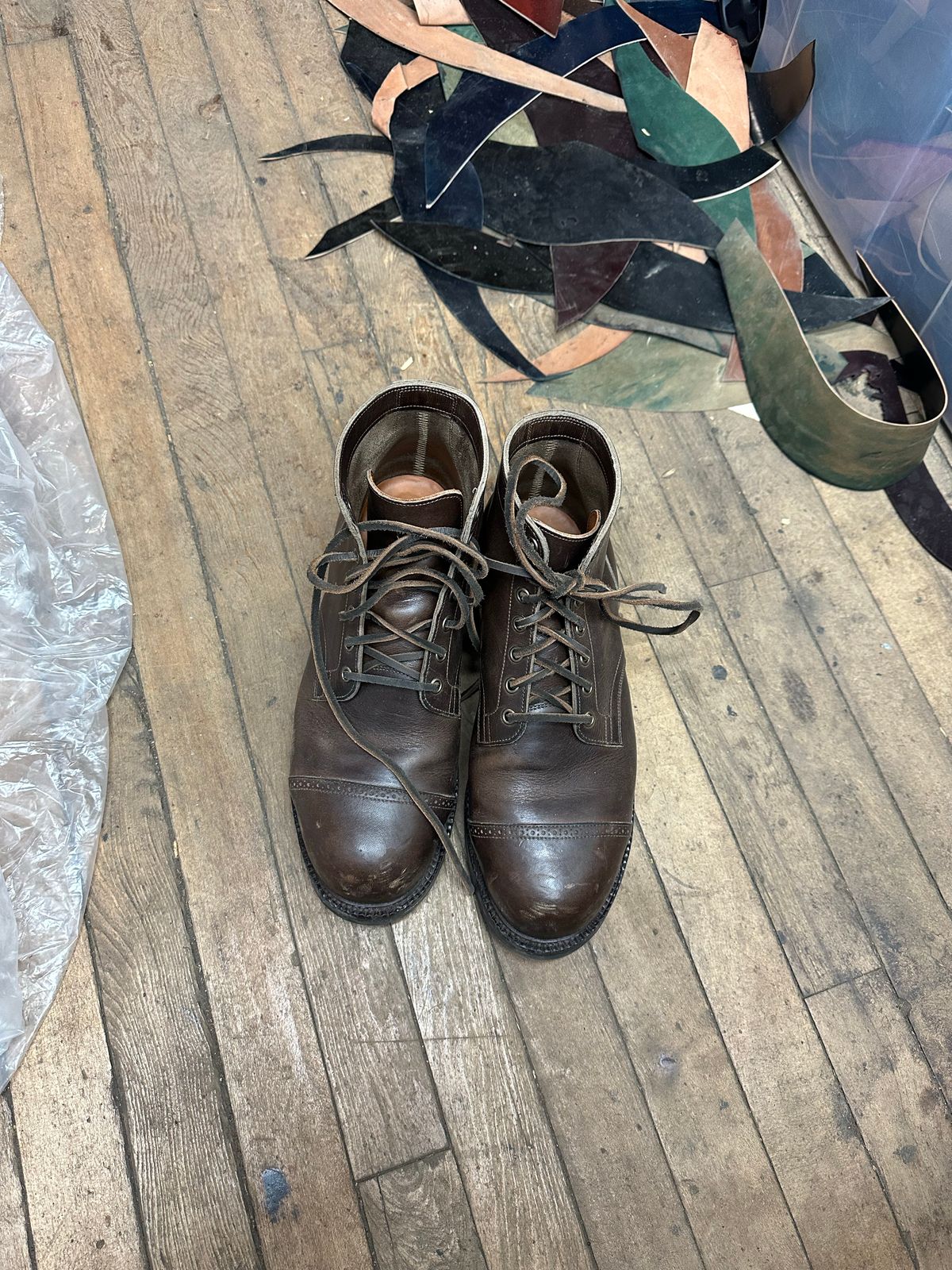 Photo by cordoman on December 2, 2022 of the Viberg Service Boot BCT in Horween Walnut Cypress.