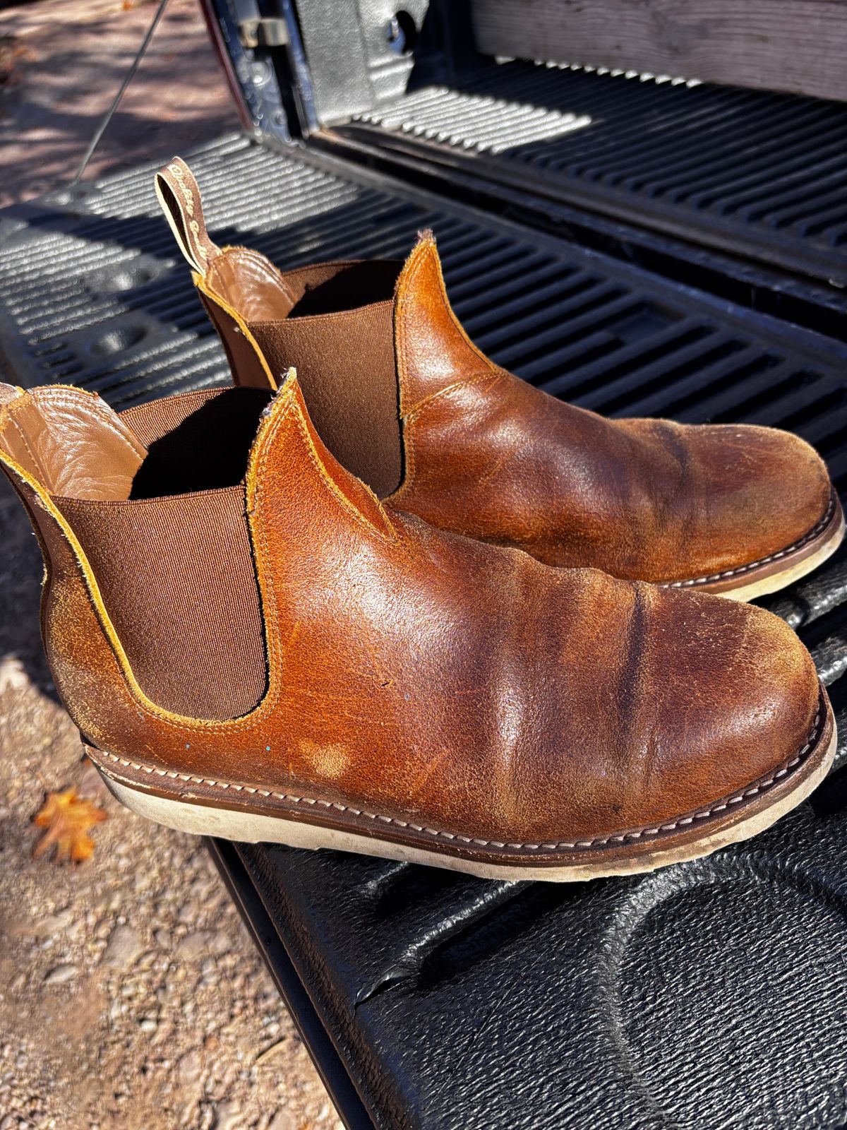 Photo by tinytopey on November 2, 2025 of the Thursday General Purpose Chelsea in Safari Waxed Roughout.