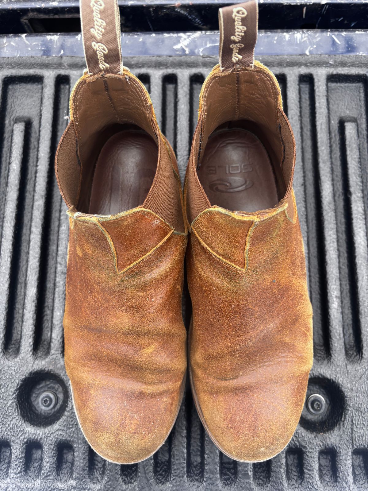 Photo by tinytopey on January 3, 2026 of the Thursday General Purpose Chelsea in Safari Waxed Roughout.