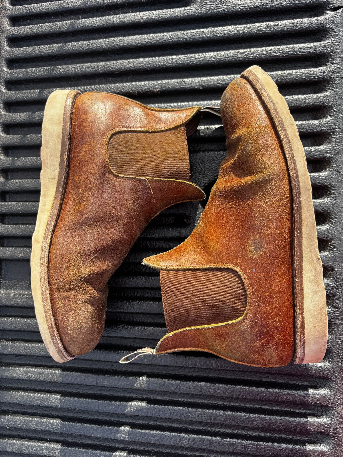 Photo by tinytopey on March 2, 2026 of the Thursday General Purpose Chelsea in Safari Waxed Roughout.