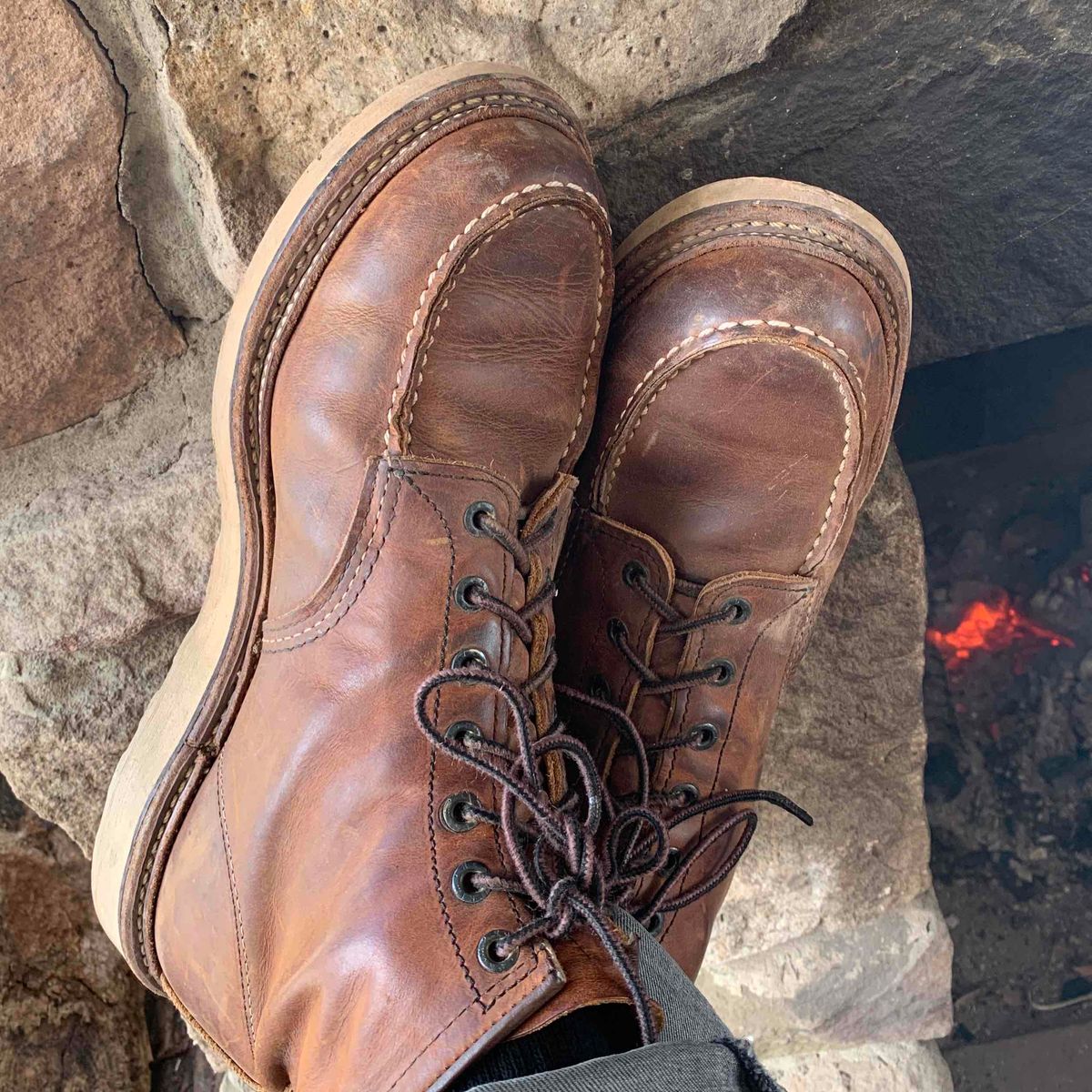 Photo by tinytopey on March 18, 2023 of the Red Wing 6-Inch Classic Moc in S.B. Foot Copper Rough and Tough.
