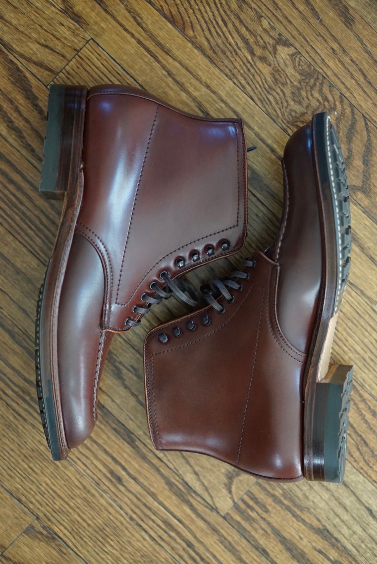 Photo by heavyE on October 1, 2022 of the Alden Indy Boot in Horween Color 4 Shell Cordovan.